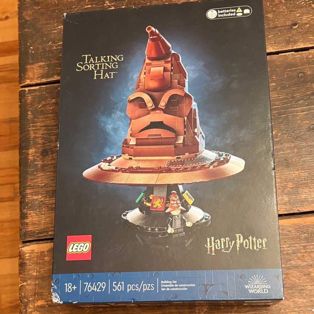 LEGO Talking Sorting Hat Set - Brown and Red